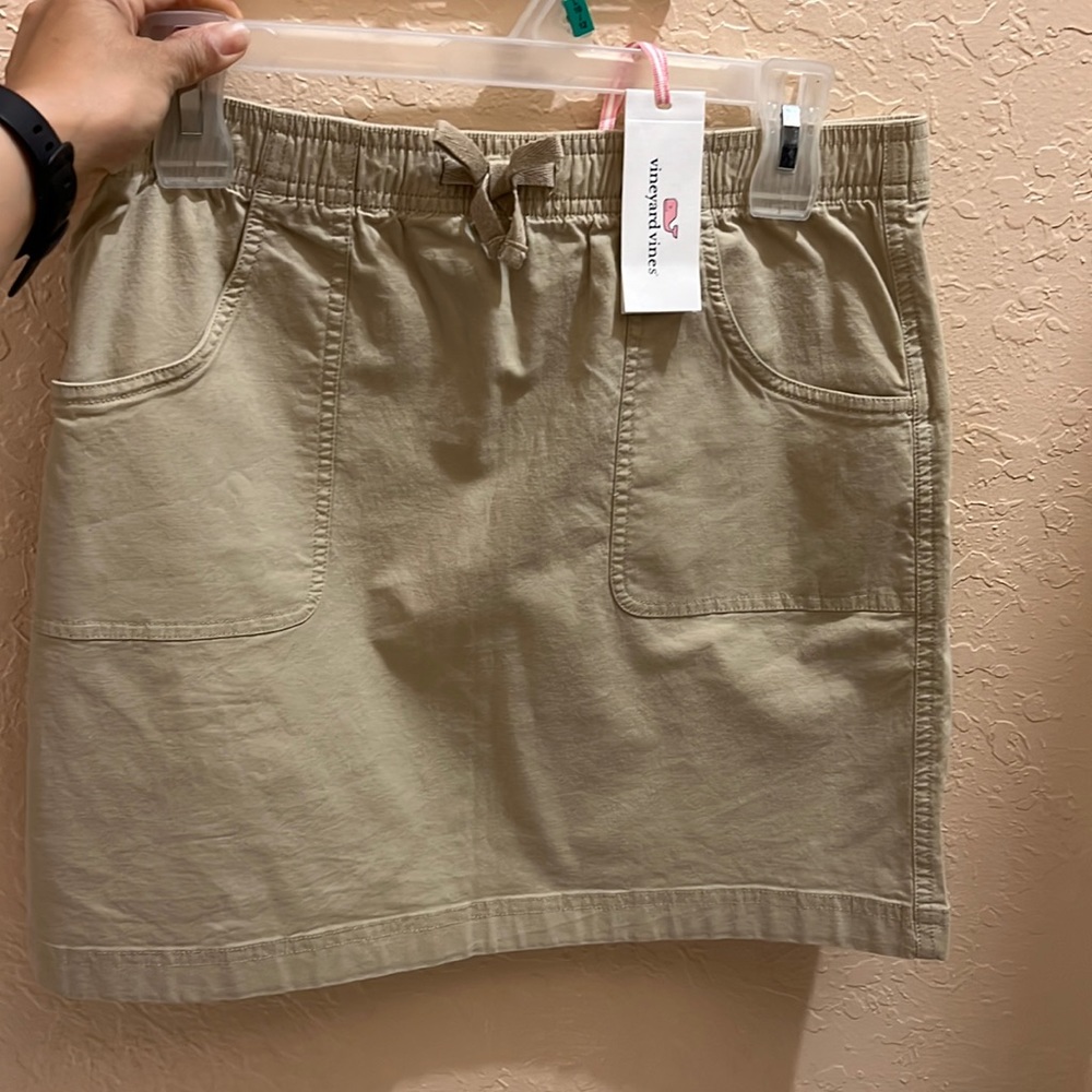 ❤️❤️❤️vineyard vines khaki skirt size 16
